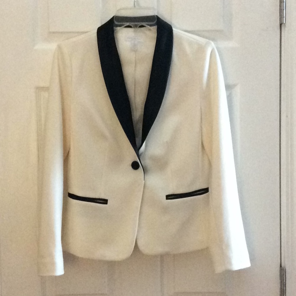 Off white women’s blazer with black lapel